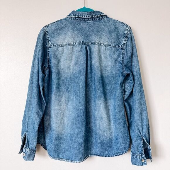 Maurices Denim Blue Lightweight Button Down Shirt Size Medium - Picture 7 of 7